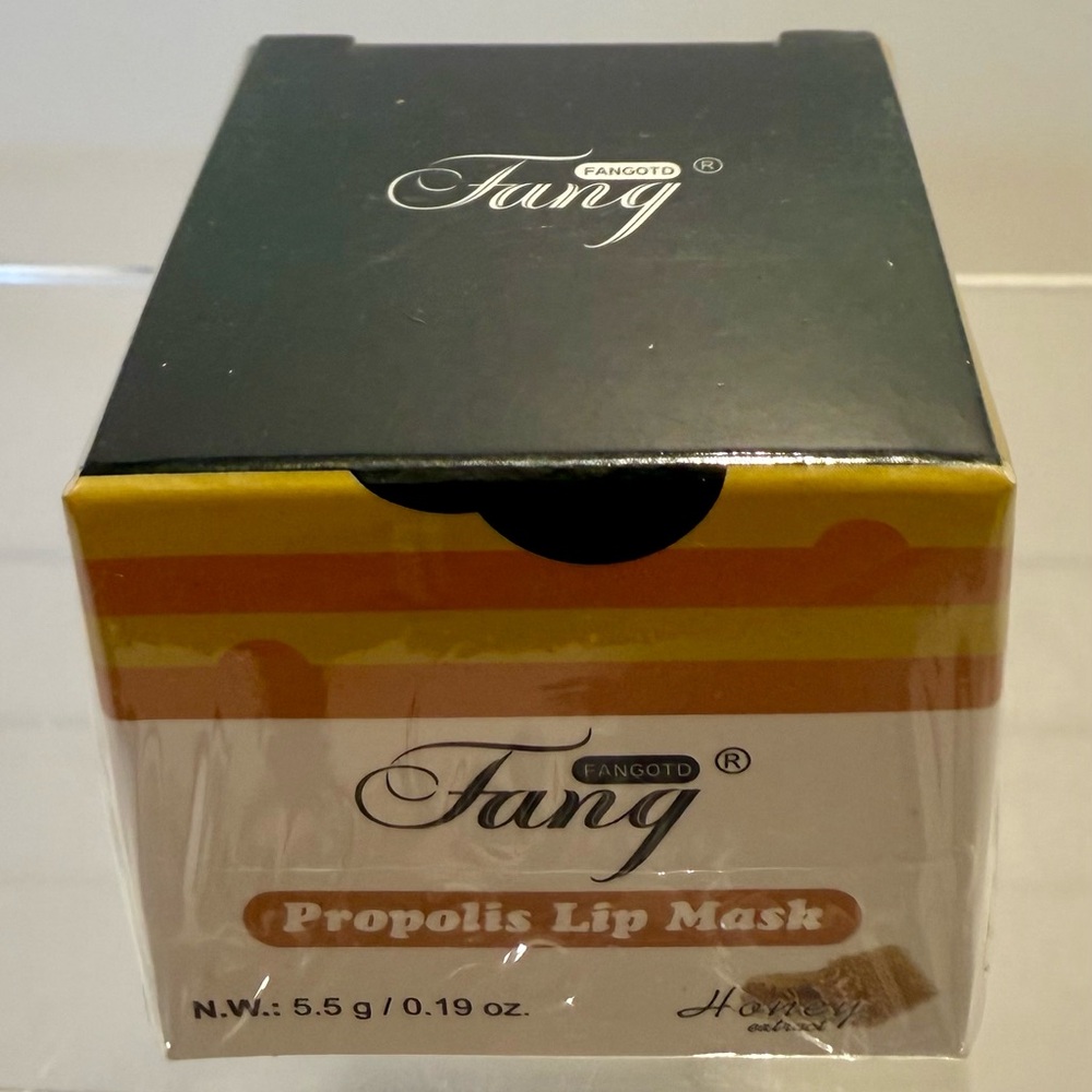 FANG Propolis Lip Mask use day and night flavored honey. With lip scrubber.